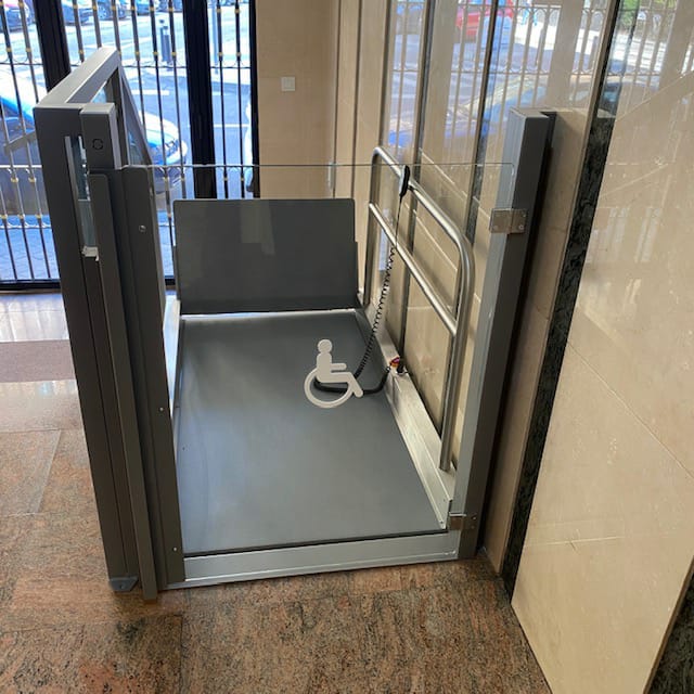 Venta e instalación de sillas salva escaleras en Valencia Venta e instalación de sillas salva escaleras en Valencia
