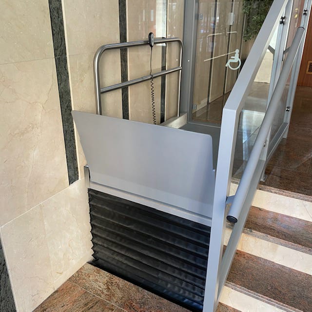 Venta, instalación y servicio técnico de sillas salva escaleras en Valencia Venta, instalación y servicio técnico de sillas salva escaleras en Valencia